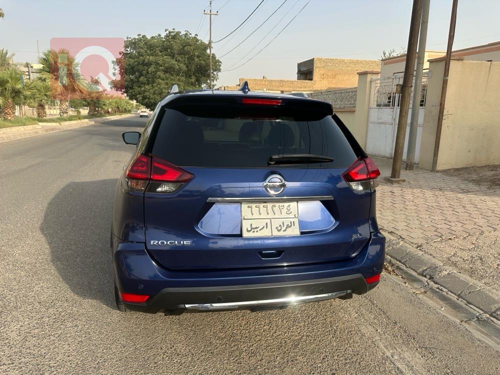 نيسان روج